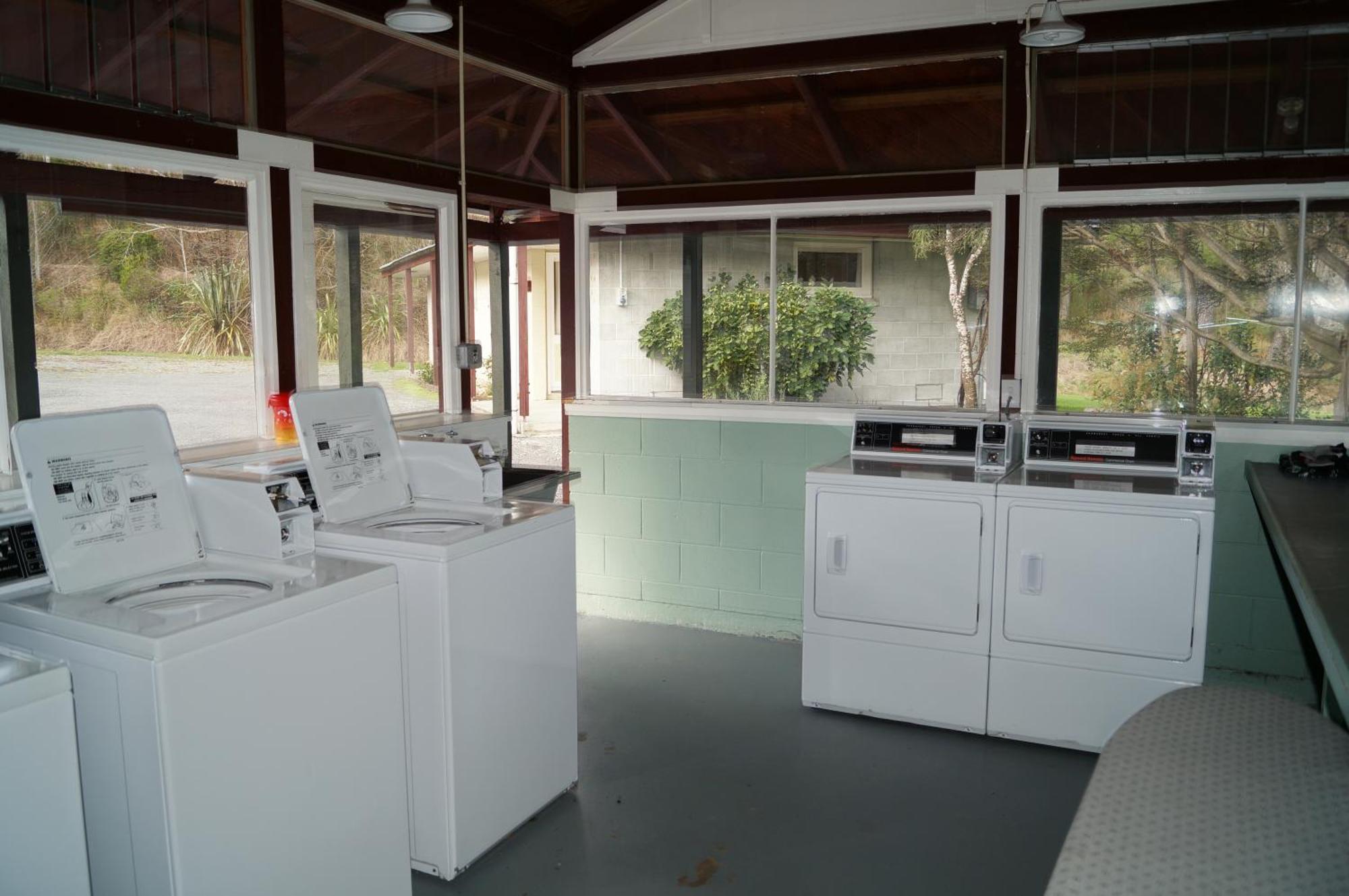 האנמר ספרינגס Alpine Adventure Holiday Park מראה חיצוני תמונה